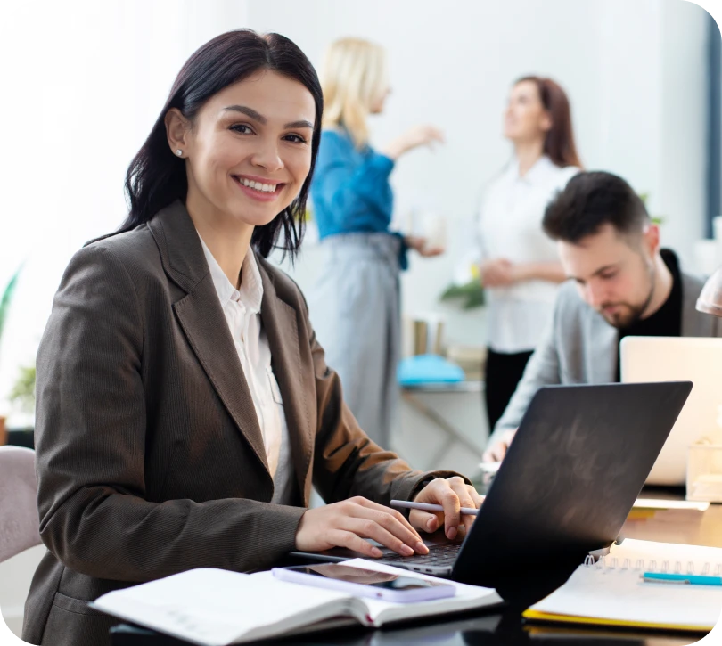 trabaja con nosotros